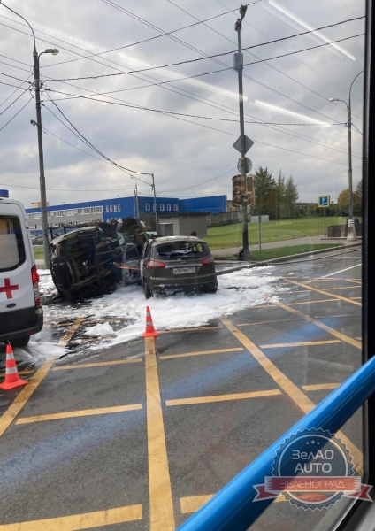 Два автомобиля сгорели в результате ДТП в Северной промзоне