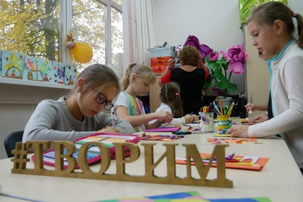 Мастер-класс по изготовлению открыток из бумаги прошел в честь Дня пожилого человека