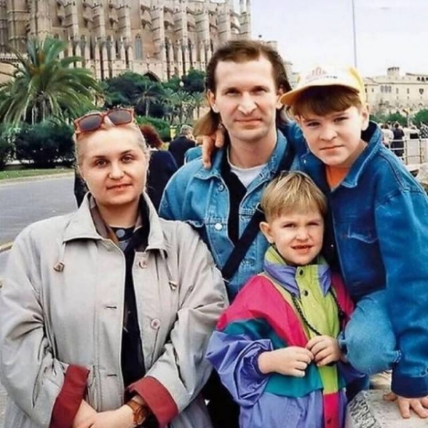 13 ностальгических снимков, напоминающих о прошлом, на которых запечатлены известные личности 90-х годов