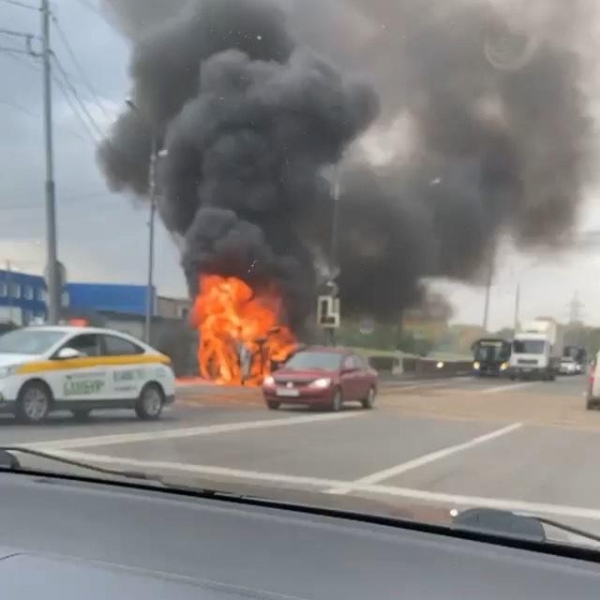 Два автомобиля сгорели в результате ДТП в Северной промзоне