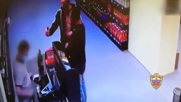 В Зеленограде пьяный приезжий распылил в лицо кассира перцовый баллончик и украл несколько упаковок шоколада