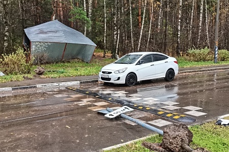 Ветер унес гараж на десятки метров в 11 микрорайоне