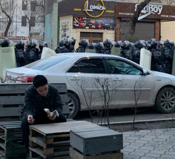 16 людей, которые сохраняют невозмутимость даже в реально абсурдных ситуациях