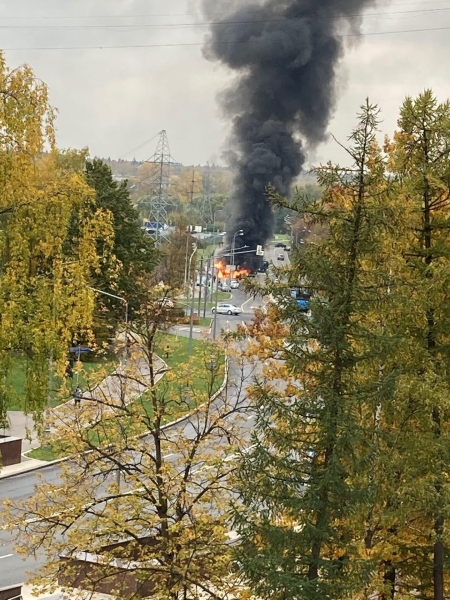 Два автомобиля сгорели в результате ДТП в Северной промзоне
