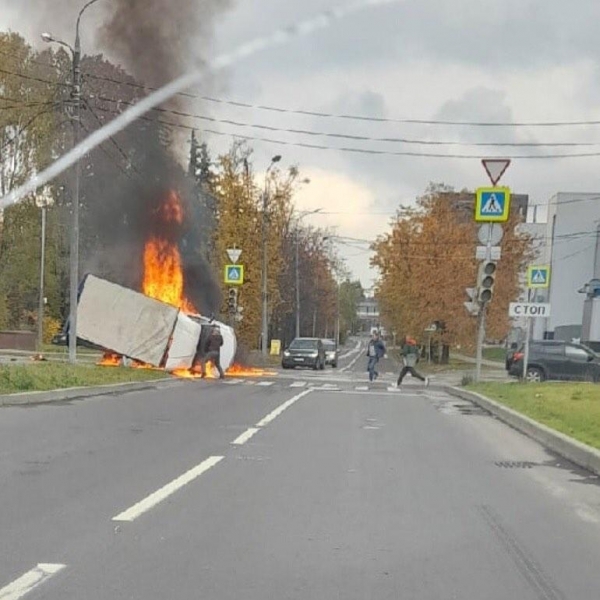Два автомобиля сгорели в результате ДТП в Северной промзоне