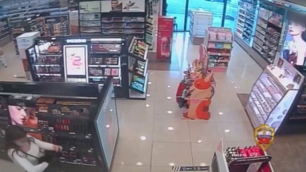 21-летняя девушка воровала в магазинах Зеленограда дорогую косметику