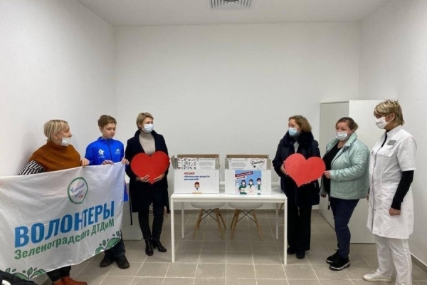 Волонтеры дворца творчества поблагодарили медиков за их труд