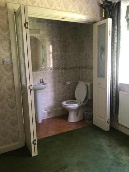 12 нелепых дизайнов туалетов, в которых находиться не очень комфортно