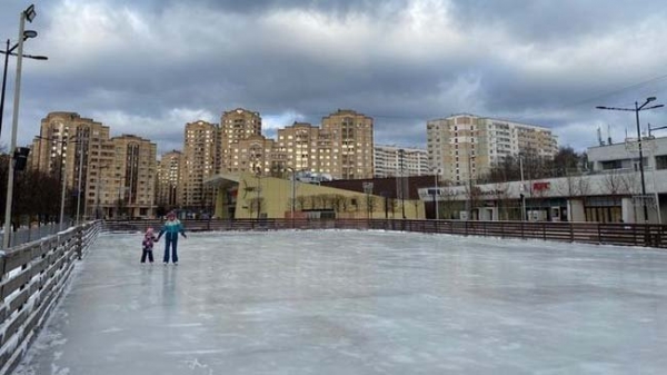ледовый сезон стартовал на площади Юности