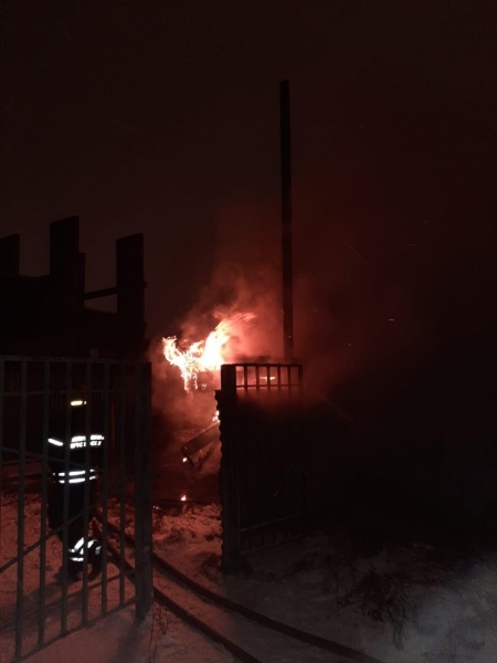 В Зеленограде сгорело деревянное строение