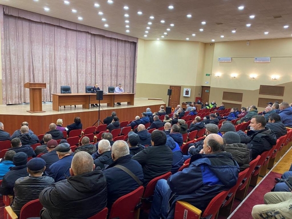Сотрудники ГИБДД провели профилактическую беседу с водителями Зеленоградского автокомбината
