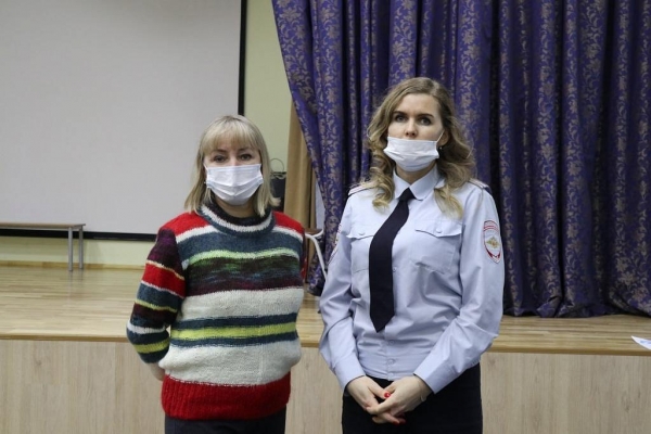 Зеленоградские полицейские совместно с Общественным советом при УВД провели лекцию в преддверии Дня Конституции РФ