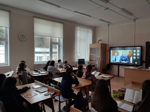 В Зеленограде сотрудники Госавтоинспекции и прокуратуры провели для московских школьников телемост, посвященный безопасности