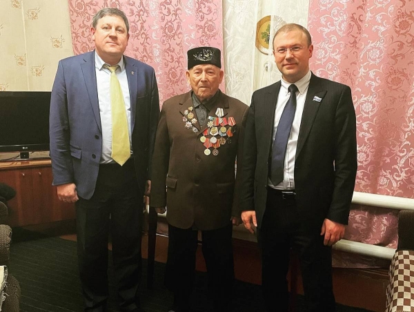 Волонтеры Зеленограда навестили ветеранов в праздники