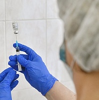 Москва: продлен срок выдачи подарков и денежных выплат за вакцинацию для лиц старше 65 лет