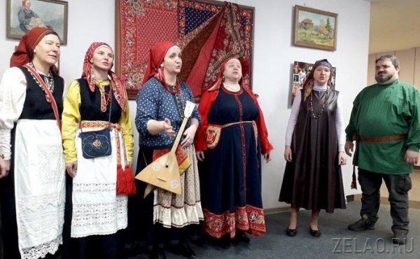 В КЦ "Зеленоград" состоялось торжественное открытие этнографической выставки «Узоры ткани и судьбы»