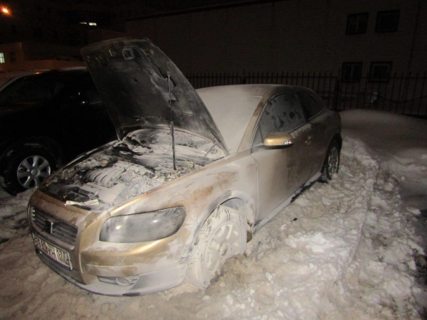 В 16 микрорайоне подожгли автомобиль