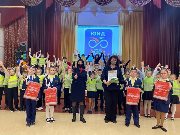 Сотрудники ОГИБДД Зеленограда поздравили юных инспекторов дорожного движения с 49-летием образования отрядов ЮИД