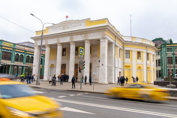 Собянин открыл вестибюль станции метро «Новослободская» после реставрации