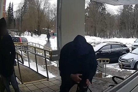 Зеленоградец присвоил оставленную у подъезда сумку с инструментами