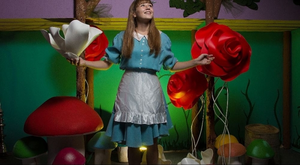 Театр «Сапфир» принял участие в организации «Алисы в стране чудес»