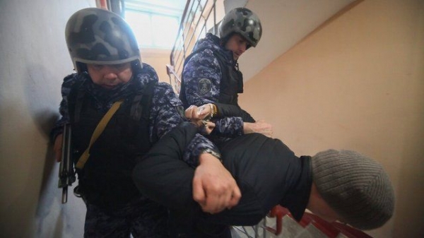 Росгвардейцы задержали в Зеленограде мужчину, угрожавшего ножом школьному охраннику