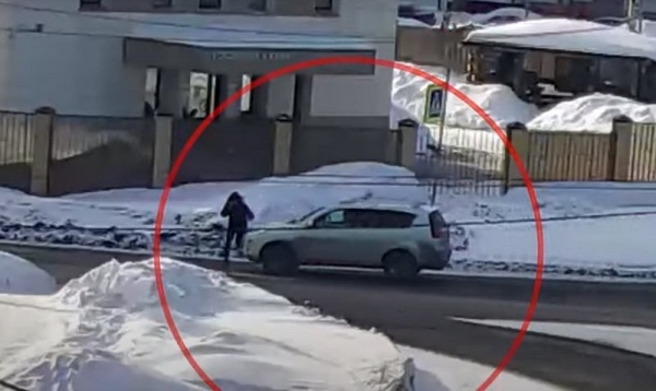 В Андреевке таксист сбил человека