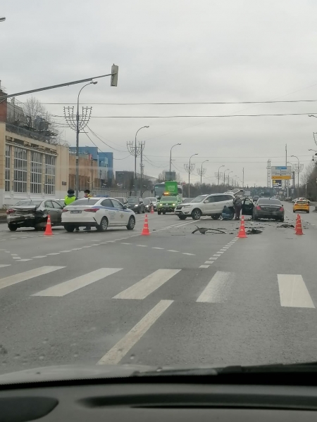 Пьяный водитель «Мерседеса» устроил аварию на Панфиловском проспекте