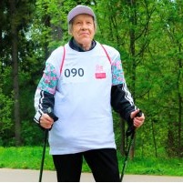 90-летняя зеленоградка приняла участие в массовом заходе по скандинавской ходьбе
