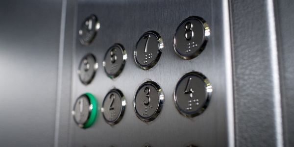 В Зеленограде проведут замену лифтов