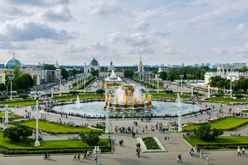 Показы, выставка и фестиваль косплея: программа Московской недели моды на ВДНХ