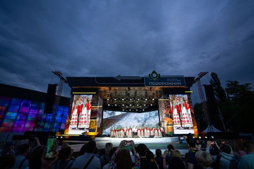 Около 400 тыс. человек приняли участие в праздничных мероприятиях на ВДНХ Около 400 тыс. человек приняли участие в праздничных мероприятиях на ВДНХ