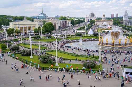 Около 400 тыс. человек приняли участие в праздничных мероприятиях на ВДНХ Около 400 тыс. человек приняли участие в праздничных мероприятиях на ВДНХ