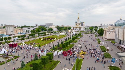 Около 400 тыс. человек приняли участие в праздничных мероприятиях на ВДНХ Около 400 тыс. человек приняли участие в праздничных мероприятиях на ВДНХ