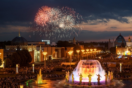 Около 400 тыс. человек приняли участие в праздничных мероприятиях на ВДНХ Около 400 тыс. человек приняли участие в праздничных мероприятиях на ВДНХ