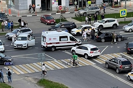 Один человек пострадал в ДТП на Новокрюковской улице