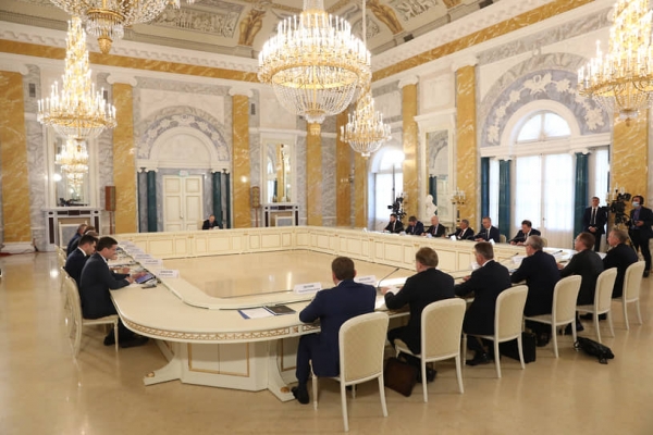 
        Путин поручил разработать новую стратегию автопрома с технологиями и производством в РФ
    
