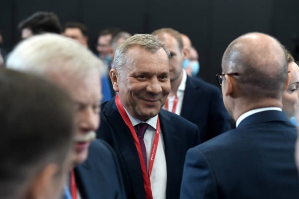 
        Вице-премьер Борисов объяснил, зачем выпускать машины без подушек безопасности
    