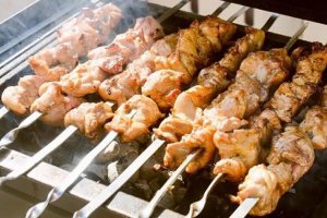 Как  приготовить шашлык, не нарушая противопожарные правила?