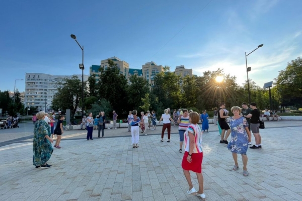 На площади Юности проходят ретро-вечера