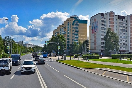 Мотоциклист врезался в неожиданно открывшуюся дверь автомобиля
