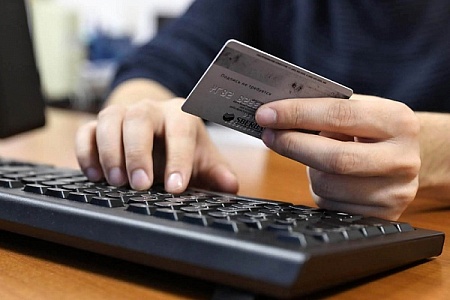 Аферист обманул пенсионера при продаже звуковой карты