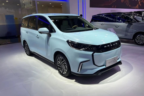 Maxus представил в Китае минивэн со спальным местом 