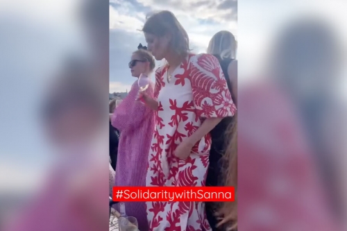 Финские женщины поют и танцуют, чтобы поддержать премьер-министра Санну Марин Финские женщины поют и танцуют, чтобы поддержать премьер-министра Санну Марин