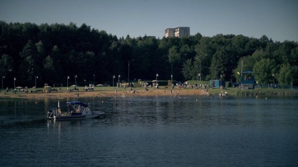 На Школьном озере в минувшее воскресенье спасли тонущего мужчину