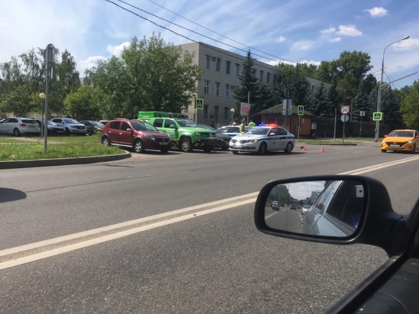 Пенсионер-самокатчик попал в больницу после столкновения с машиной