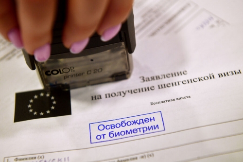 Сроки выдачи виз россиянам могут вырасти до полугода из-за отмены ЕС упрощенного режима 