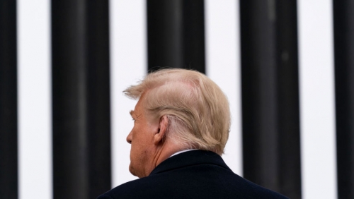 Губернатор Флориды Десантис осудил обыски у Трампа и назвал США банановой республикой 
