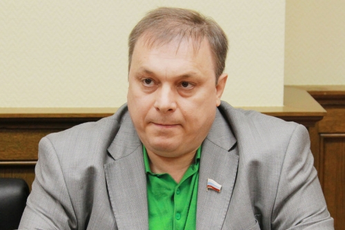 Продюсер Разил заявил, что он смог обмануть многих людей 