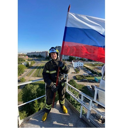 354 года Символу страны – Государственному флагу